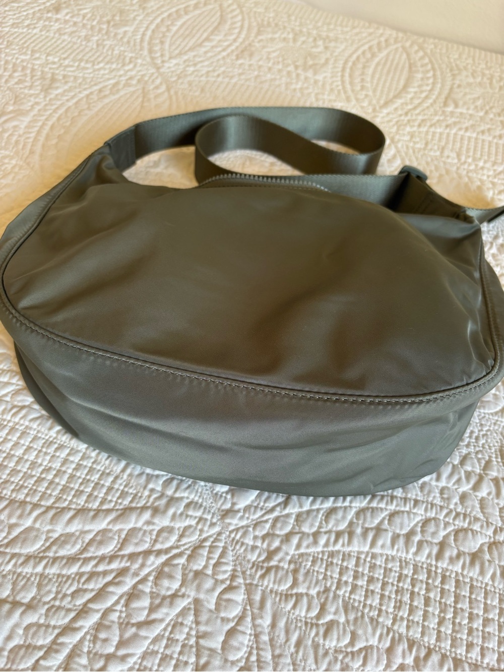 Quince Revive Crescent shoulder bag - Picture 2 of 5